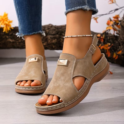 Sandalias ergonómicas color arena con correa posterior