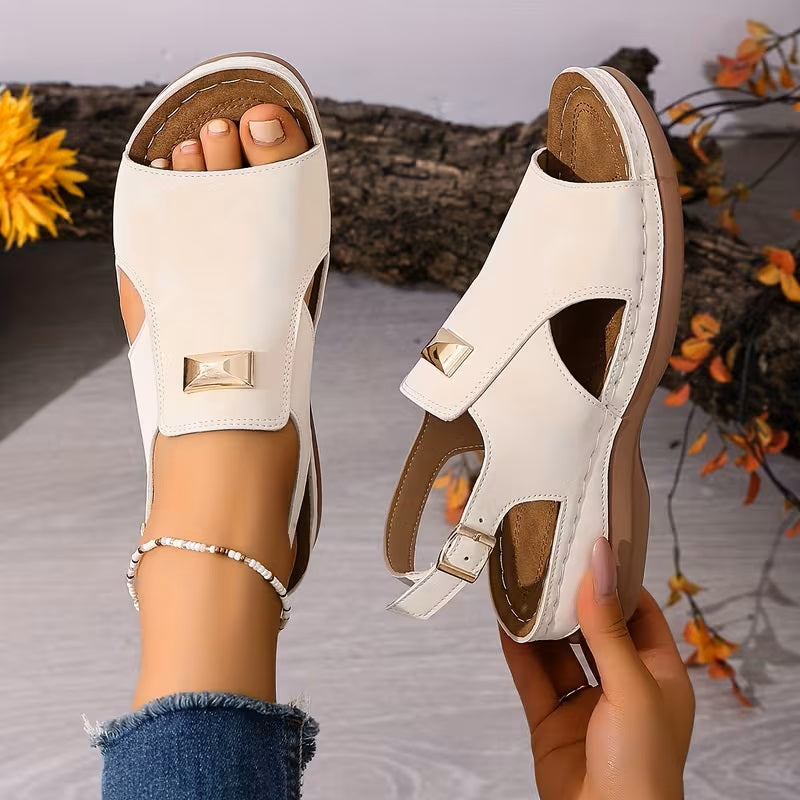 Sandalias ergonómicas color marfil con aberturas laterales